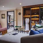 The Alex 4*